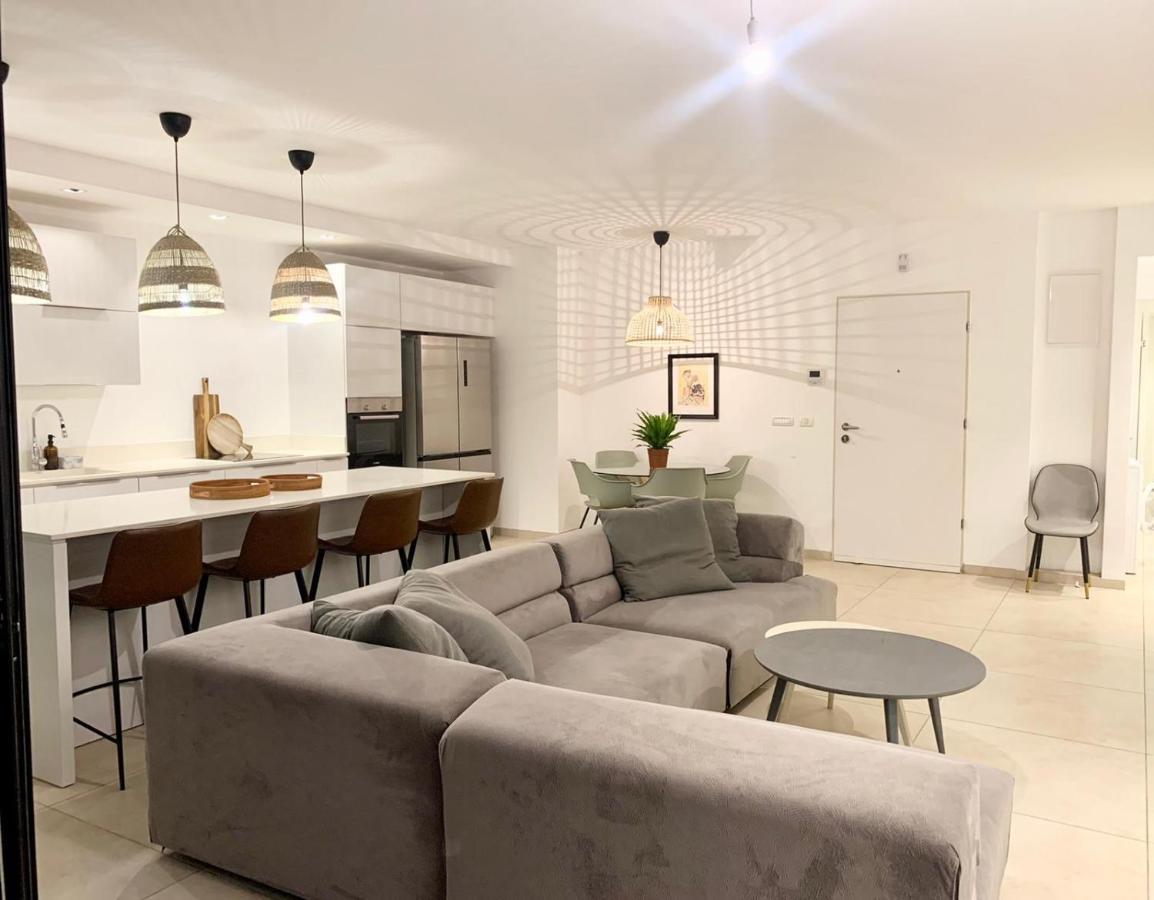 Beach Place Apartments Хайфа Экстерьер фото