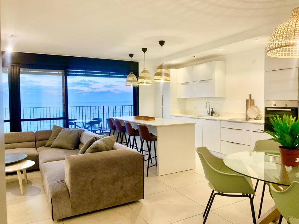 Beach Place Apartments Хайфа Экстерьер фото