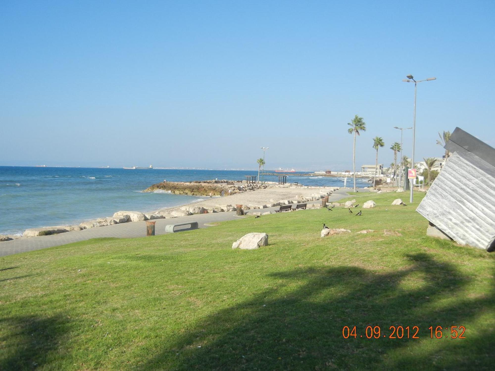 Beach Place Apartments Хайфа Экстерьер фото